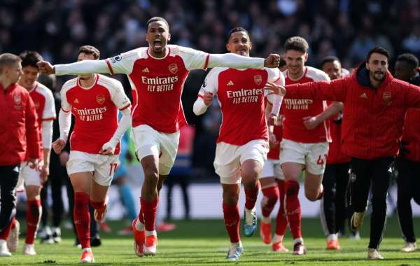 Arsenal remain in the title race with an outstanding performance in the first half of the city derby